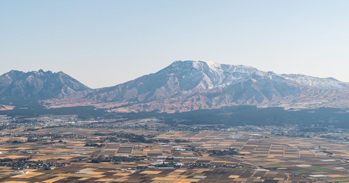 人物のいない山並みと田園風景・智辯学園高校の2027年度入試を解説する記事サムネイル