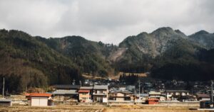 無人の山岳風景で大町岳陽高校の2学科と令和9年度入試を考えるイメージ