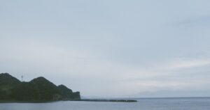 人物のいない瀬戸内海と高松の街並み、高松第一高校の2027年度入試と普通科・音楽科を解説する横長サムネイル