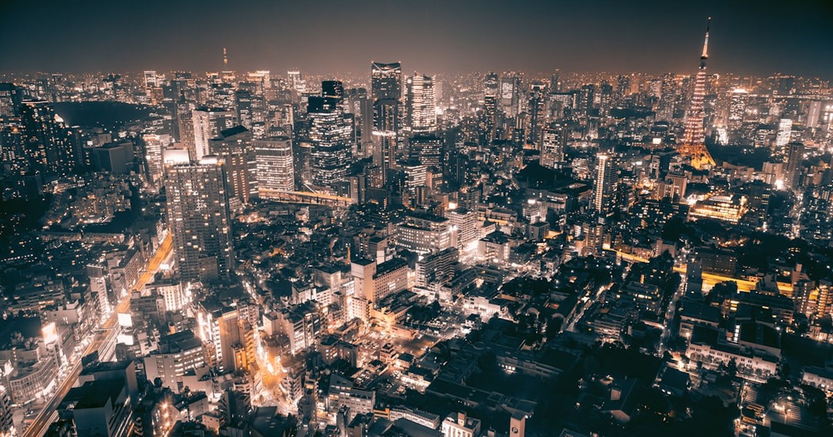人物のいない日本の都市夜景を写した常葉大学附属常葉高校2027年度入試解説のサムネイル
