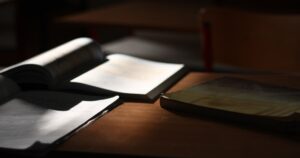 都立江北高校の校舎と受検準備をイメージしたサムネイル